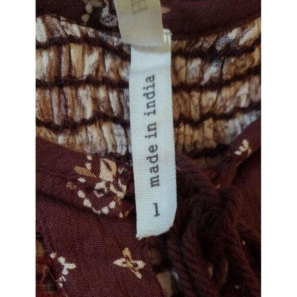 Live 4 Truth Blouse Sleeveless Maroon with Geometric Pattern Crochet Details - Picture 9 of 10